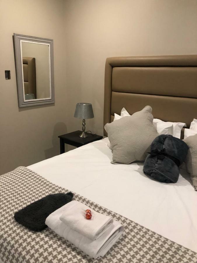 8 On Acacia Guesthouse Bedfordview Экстерьер фото